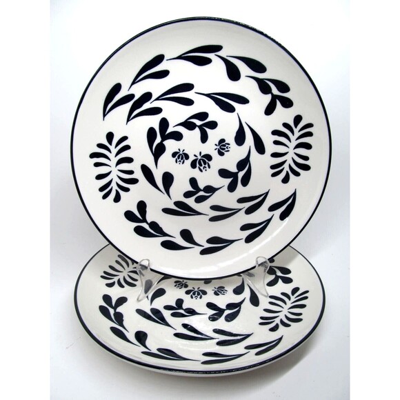 Orly Maison New York 10” Dinner Plates Navy & White Set of 2 - Picture 8 of 16